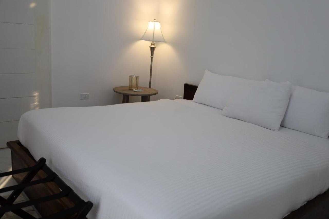 The Ellysian Boutique Hotel Placencia Esterno foto